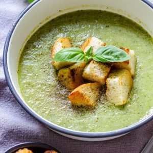 Supă cremă de broccoli și țelină reteta