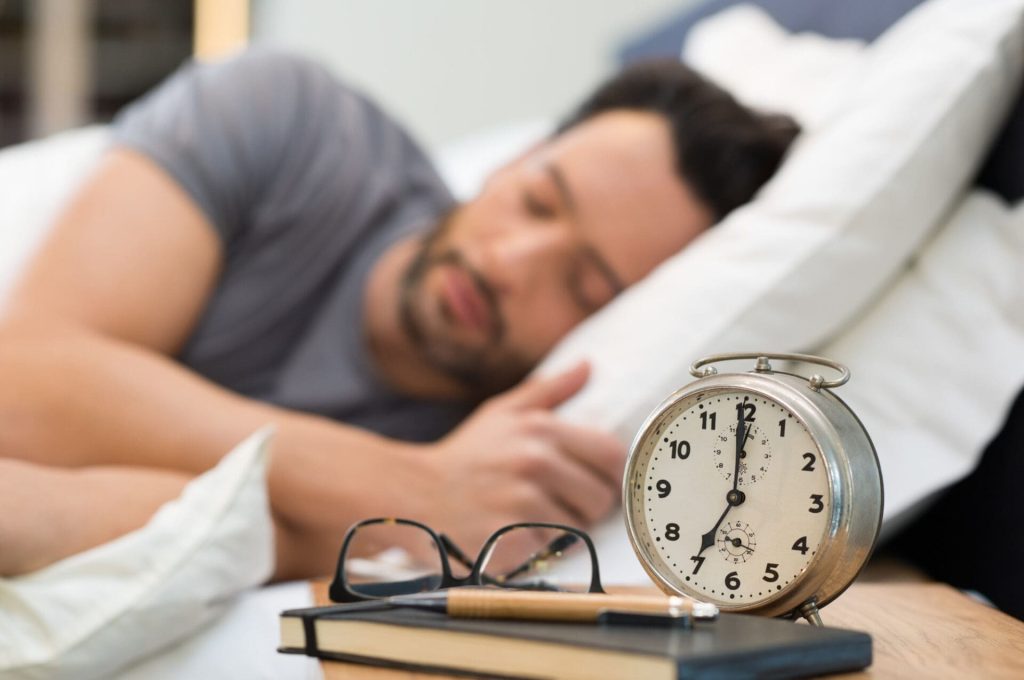 Mențineți un program de somn adecvat și gestionați stresul