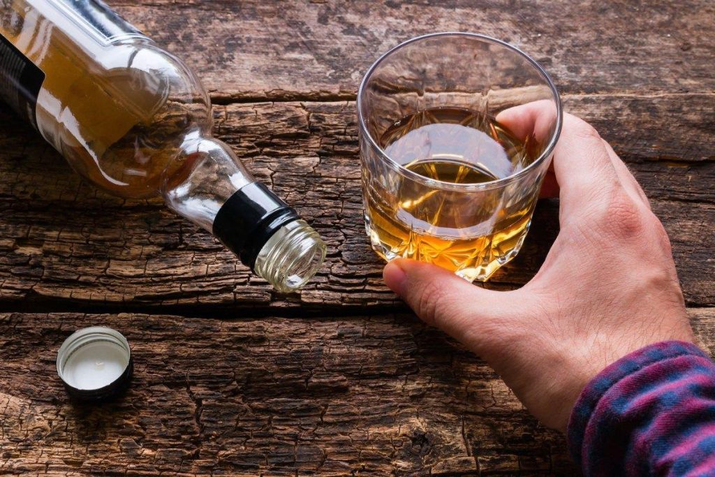 Alcolul poate agrava artrita