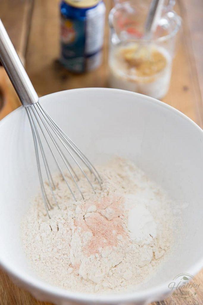 Clatite de post cu apa minerala in stil american Ingrediente uscate pentru clatite de post cu apa minerala