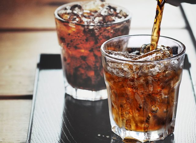 5 Ingrediente alimentare toxice pentru femei, de la aditivi la contaminanti. turnarea sifonului