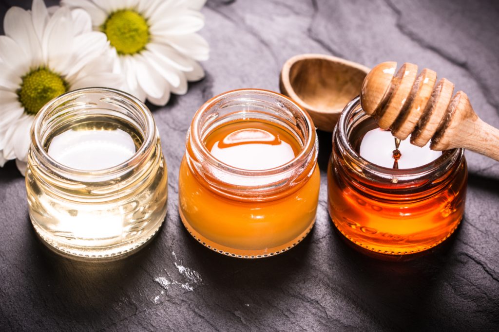 Un studiu științific descoperă de ce mierea este cel mai bun antibiotic natural