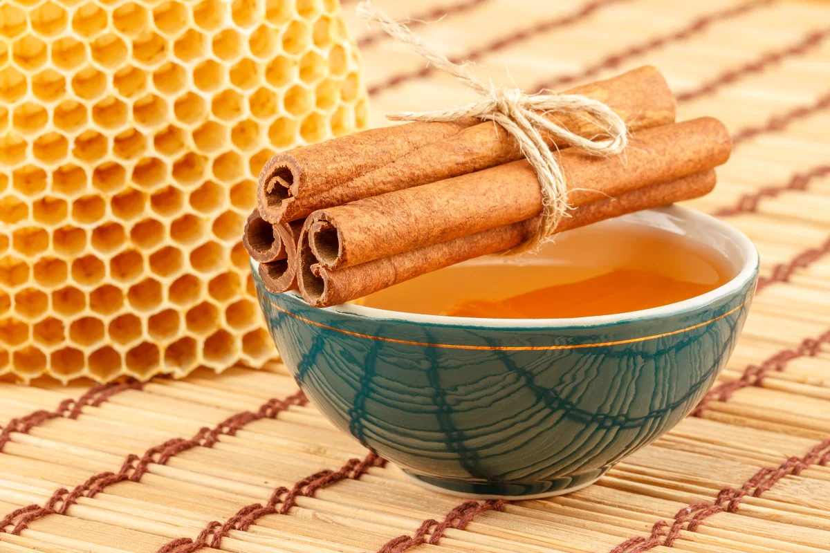 Miere și scorțișoară beneficii majore pentru un organism energic și sănătos