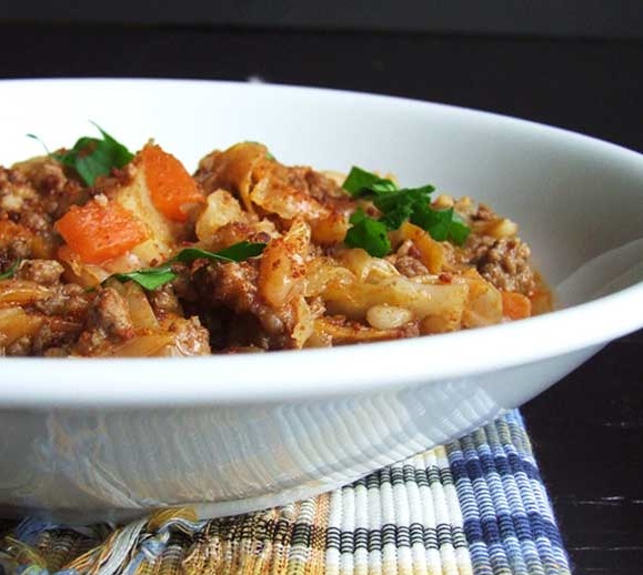 Varza inabusita si carne tocata: reteta pas cu pas