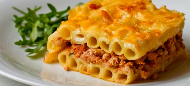 Lasagna cu macaroane și carne tocată rețeta