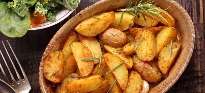 Cum să coaceți cartofii feliați în cuptor