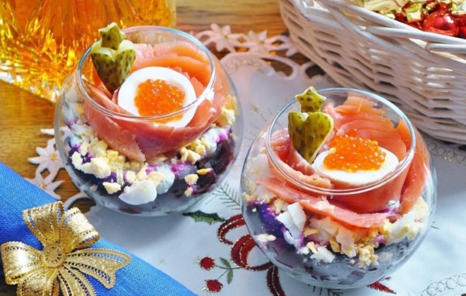 Decorarea salatelor cu caviar pentru noul an