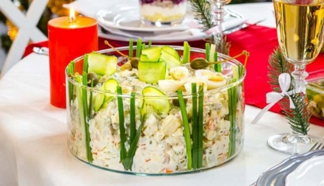 Decorații de salată de castraveți pentru noul an