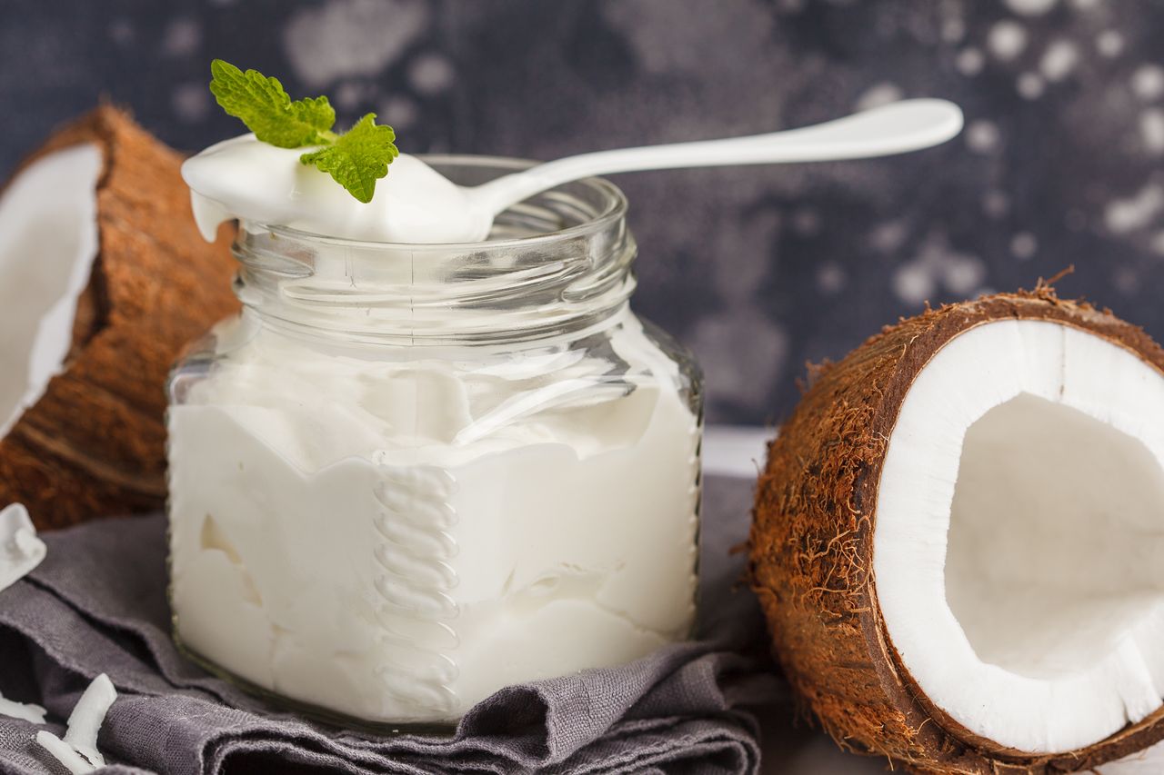 Iaurtul de nucă de cocos: beneficii, proprietăți, efecte secundare
