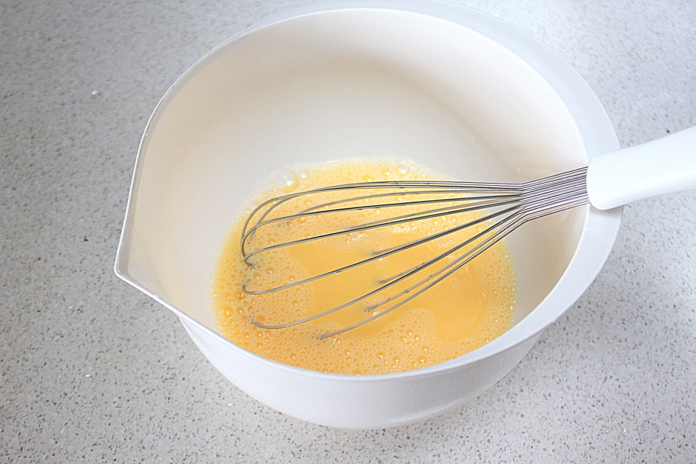 Supă de măcriș cu cârnați dreasă cu ou: rețeta pas cu pas