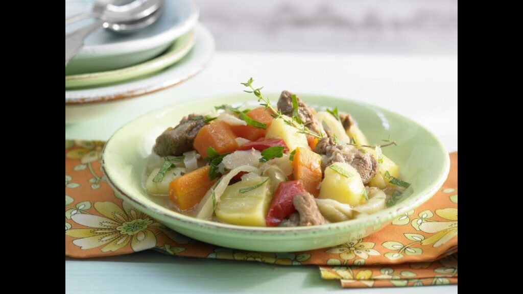 Tocana de vita cu legume si cartofi Tocana de vita cu legume si cartofi