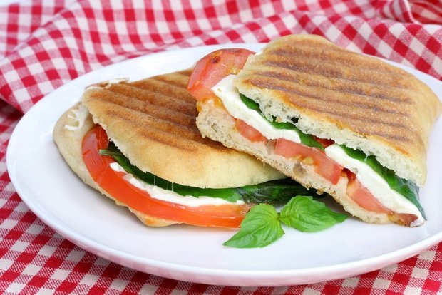 8 sandvișuri calde pe care le poți face în grabă