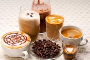 Enciclopedia cafelei: cum se deosebește mocha de latte, cum a fost inventat americano și alte date interesante