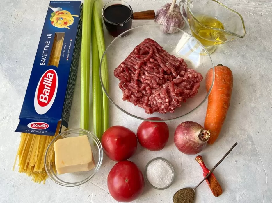 Spaghete bolognese: rețeta clasica cu carne tocată