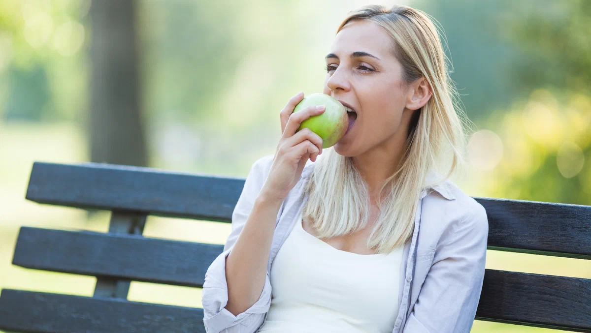 Ce se întâmplă dacă mănânci un măr în fiecare zi