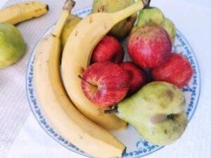 Este dăunător să mănânci fructe după masă? Când, pentru cine și cât de multe fructe pot mânca?