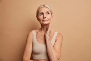 7 lucruri care afectează îmbătrânirea: alergiile, carbohidrații și pensionarea