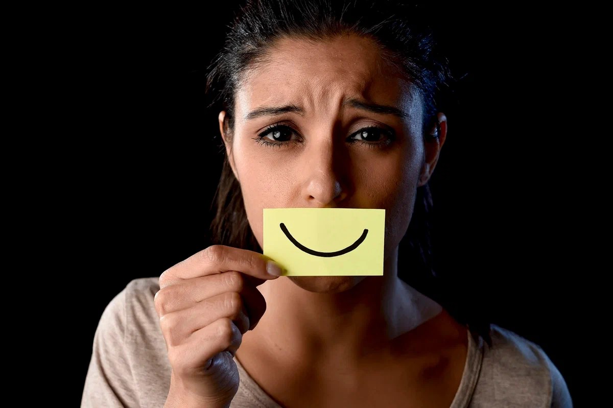 Top 10 semne de depresie ascunsă pe care poate nu le bănuiești