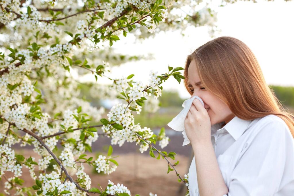 Alergia la polen: cauze, simptome, tratament