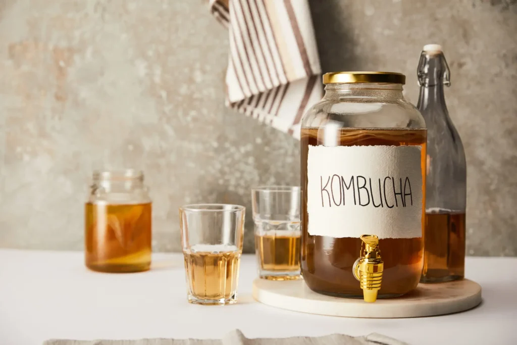 Beneficiile Uimitoare ale Kombucha: Detoxifiere, Probiotice si Imunitate Beneficiile Uimitoare ale Kombucha: Detoxifiere, Probiotice si Imunitate