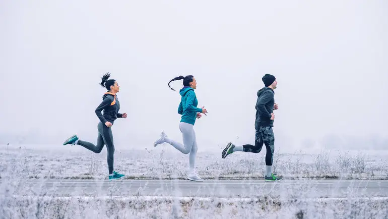 Cum să alergi în siguranță în timpul iernii? Ghid și sfaturi pentru sezonul rece