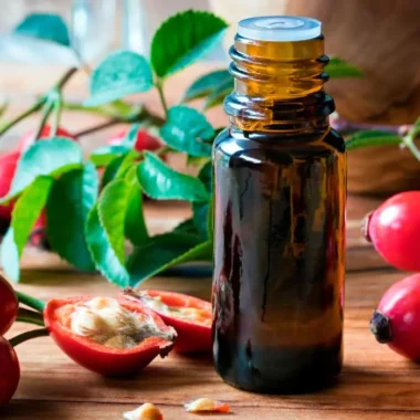Beneficiile uleiului de trandafir salbatic: proprietati, utilizari si mod de folosire