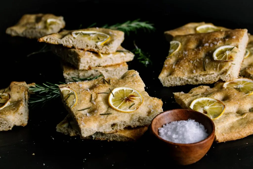 Focaccia, calorii nutritie si beneficii pentru sanatate Focaccia, calorii nutritie si beneficii pentru sanatate