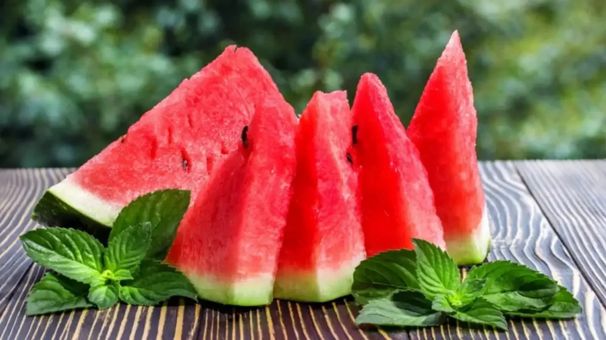 Retenția de apă: 10 alimente care te ajută să scapi de ea