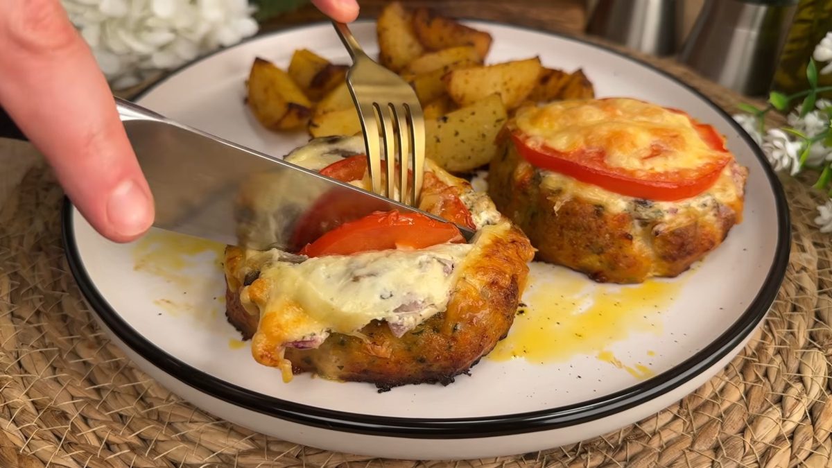 Deliciul pentru Masa în Familie: Chiftele cu Cartofi și Ciuperci la Cuptor