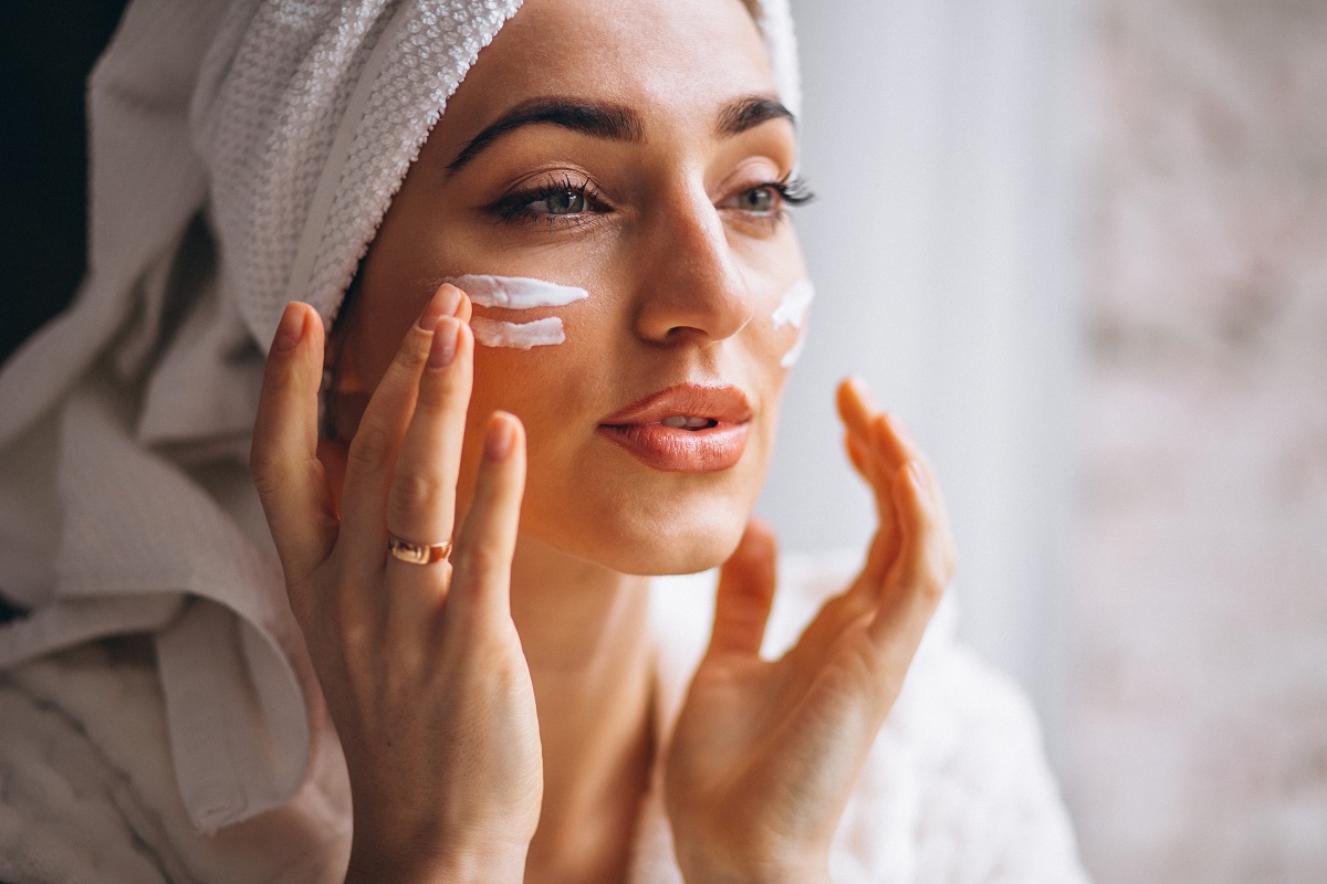 6 rețete simple de creme de noapte pentru o piele curată și radiantă
