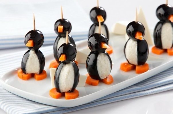 Pinguini cu măsline și cremă de brânză: aperitivul care cucerește orice masă de sărbători Pinguini cu măsline și cremă de brânză: aperitivul festiv care cucerește orice masă de sărbători