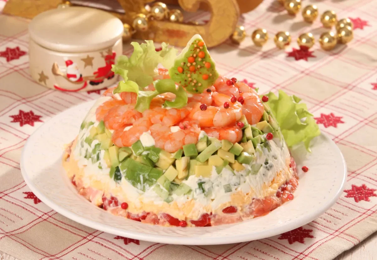 Salată de anul nou cu pește roșu și creveți - Rețetă pentru ocazii speciale Salată de anul nou cu pește roșu și creveți - Rețetă pentru ocazii speciale